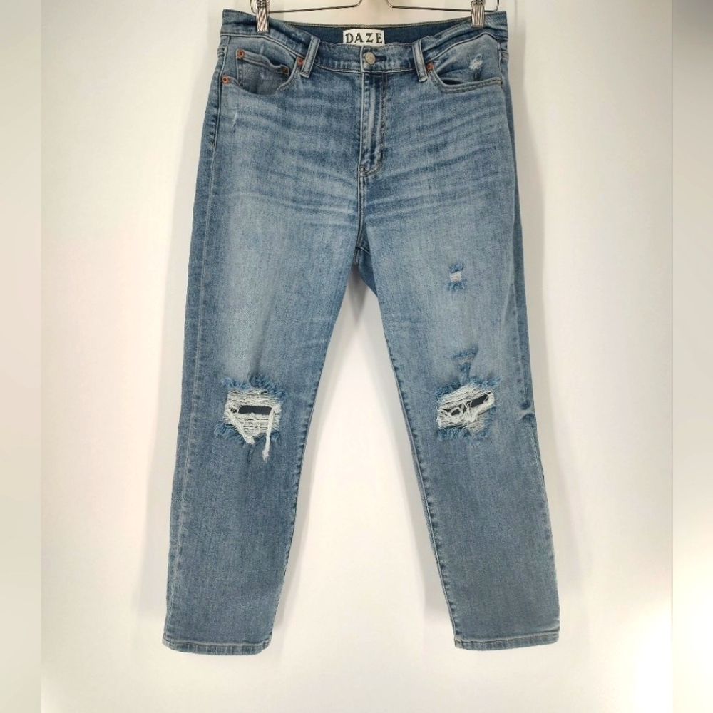 Daze Hug Women's Blue Distressed Jeans Size 31